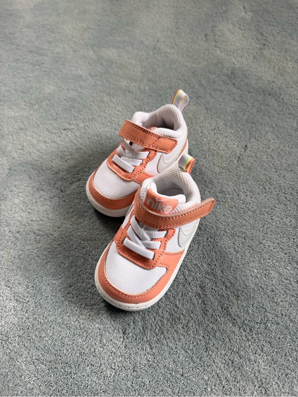 Nike Peach and White Toddlers' Velcro Sneakers with Rainbow Heel Tab
